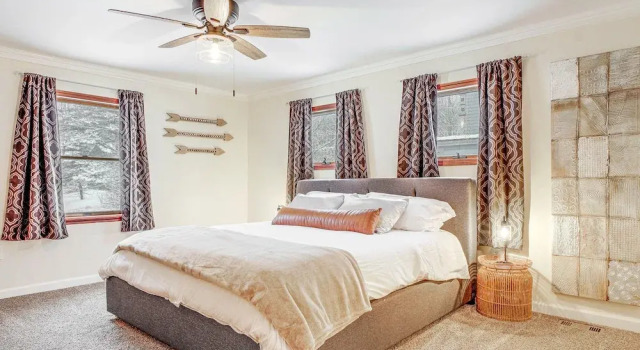 Коттедж Family-friendly Home w/ Hot Tub, Near Lake George!