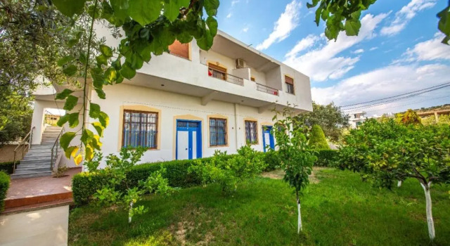Семейные апартаменты Hotel Villa Qendra