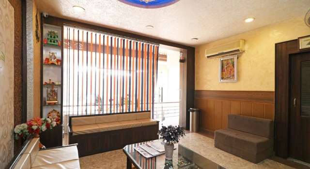 OYO 7885 Hotel Myraa