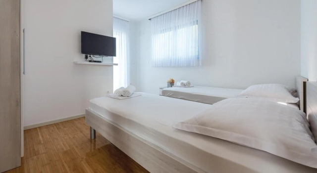 Beautiful Home in Razanj With Wifi and 3 Bedrooms, Buchen Sie Hotel Hotels in Gespanschaft Split-Dalmatien mit Pool, Schwimmbad