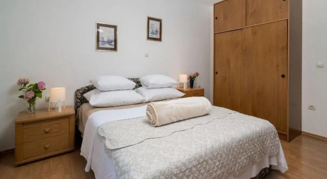 Apartments Divna Tomas, Rezerwuj Apartament Hotele w Split-Dalmatia County z parkingiem, Parking
