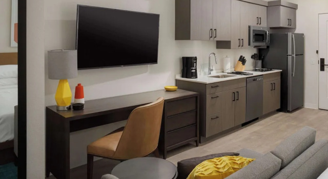 Двухместный люкс WaterWalk Extended Stay by Wyndham Jacksonville Deerwood Pk