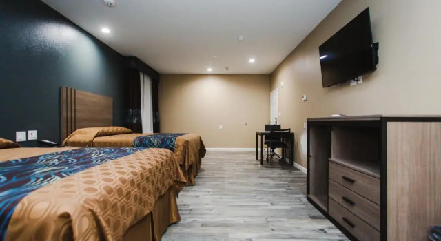 Двухместный номер Economy Budget Host Inn & Suites