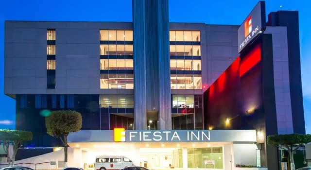 Кровать в общем номере Fiesta Inn Tlalnepantla