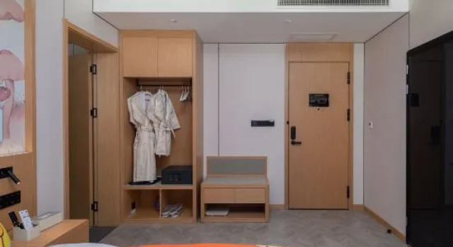 Тент с балконом Yi Ting Hotel