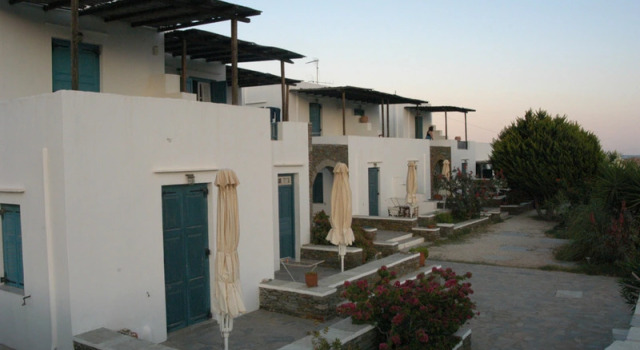 Fassolou Studios, Book Hotel Faros Sifnos