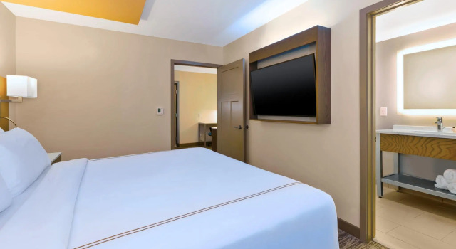 Полулюкс EVEN Hotel Ann Arbor S - University Area by IHG