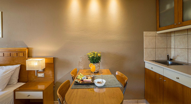 Студия Superior Helios Apartments
