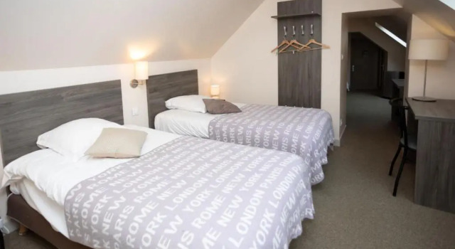 Семейный номер Standard Logis-Hôtel & Restaurant LE CARNOT