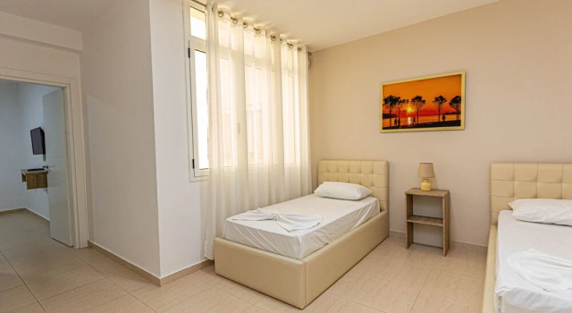 Четырёхместный номер Standard с балконом Suites By Jordans Hotel
