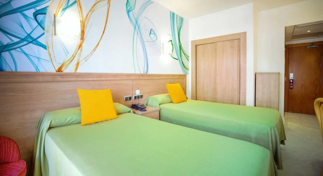 Двухместный номер Standard с балконом и с частичным видом на море Hotel Servigroup Papa Luna 4 Sup