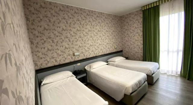 Standard Dreier Zimmer Hotel Embassy