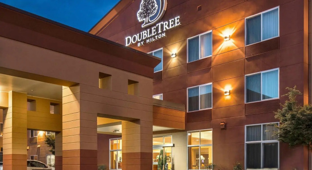 DoubleTree by Hilton Olympia, Забронировать Отель Отели Олимпиа с завтраком, рядом с Фермерский рынок Олимпии, Завтраки