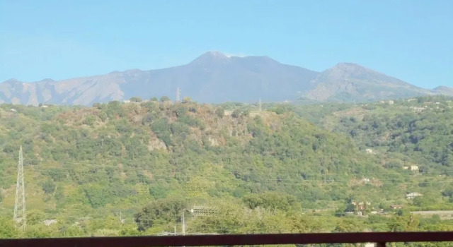Коттедж с 2 комнатами Vacation House ETNA