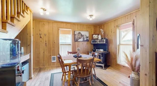 Коттедж c 1 комнатой 1 BR Bunk House on Long Hollow Ranch, Dog Friendly