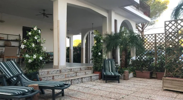 Апартаменты Holiday & House - Imparato Carini Costa Verde - Appartamento con giardino privato - porzione di Villa residenziale a pochi passi dal mare