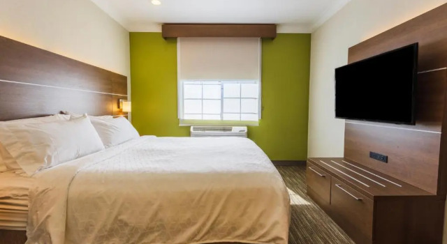 Двухместный люкс c 1 комнатой Holiday Inn Express Davis-University Area by IHG