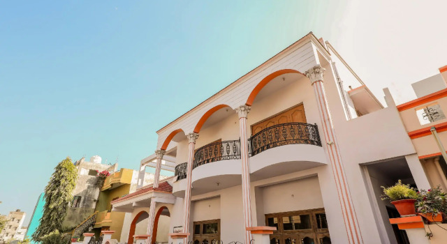 SPOT ON 68149 Hotel Divyansh
