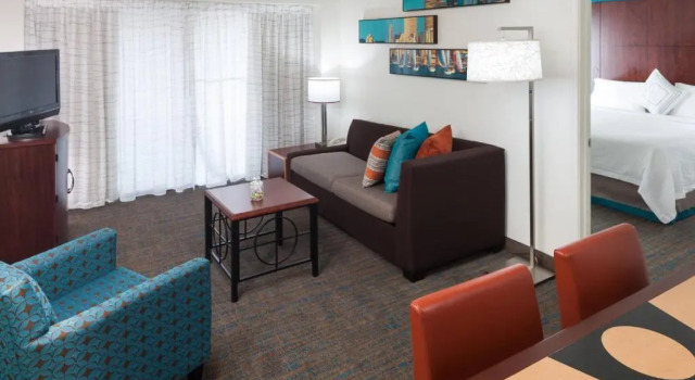 Люкс с 2 комнатами с балконом и с видом на озеро Residence Inn by Marriott Seattle Downtown/Lake Union