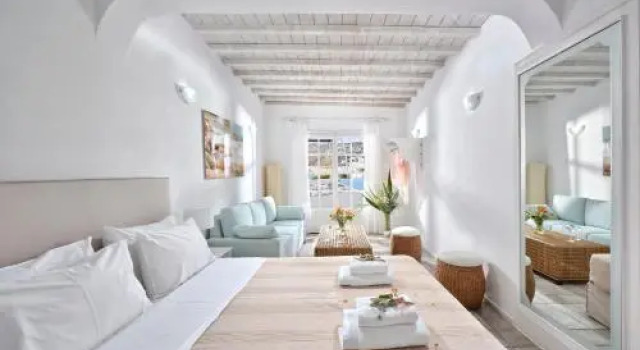 Luxurious Villa Ostria, Забронировать Вилла Отели Пляжа Элия с парковкой, Парковка