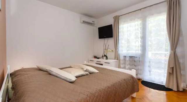 Apartments D, Забронировать Апартаменты/квартира Отели Крка с парковкой, рядом с Krk Harbour, Парковка