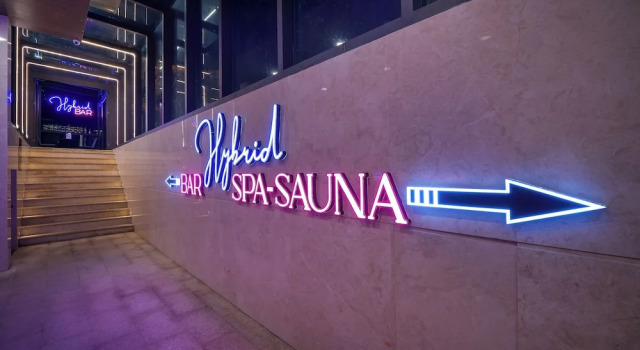 Golden Lotus Grand Da Nang - Panoramic Rooftop Bar & Daily Afternoon Tea, Reserva ahora Hotel Da Nang , cerca de Upside Down World Danang
