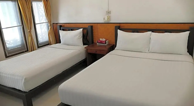 Трёхместный номер Standard Sairee Hut Resort Koh Tao