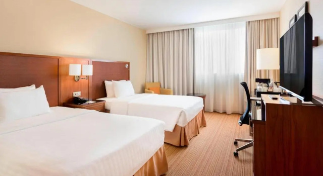Двухместный номер Deluxe Courtyard by Marriott Toulouse Airport