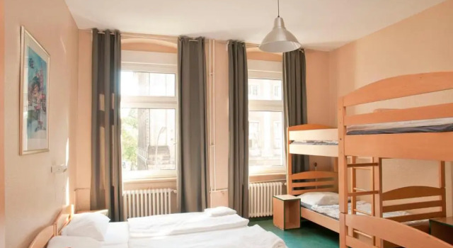 Кровать в общем номере Happy Hotel Berlin