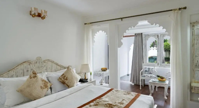 Swaroop Vilas - Lake Facing Boutique Hotel, Забронировать Бутик-отель Отели штата Раджастхана 3 звезды, 3*