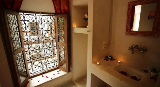 Номер Superior Riad white flowers