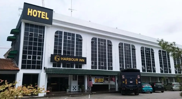 Кровать в общем номере Harbour Inn