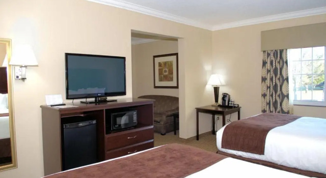 Студия Rock Island Inn & Suites