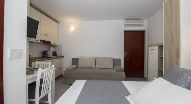 Apartments and Rooms Kapulica, Rezerwuj Apartament Hotele w Split-Dalmatia County z parkingiem, Parking