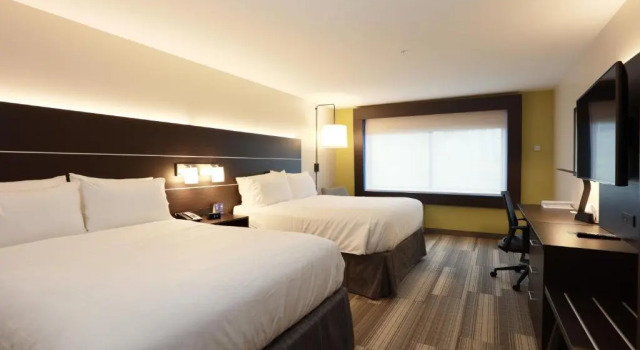 Четырёхместный номер Standard Holiday Inn Express Oneonta by IHG