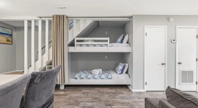 Come Enjoy Some Seawaves! 2BR 2.5ba Coastal Townhome Sleeps 8!, Varaa Lomakoti Huvilat kohteessa Florida, Villa