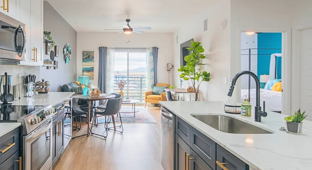 Апартаменты Minutes from Kierland King Bed Lux Pool with View - S433