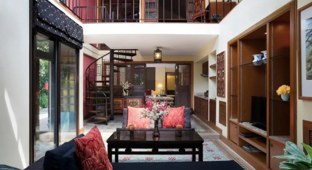 Люкс с 2 комнатами с видом на бассейн Chakrabongse Villas