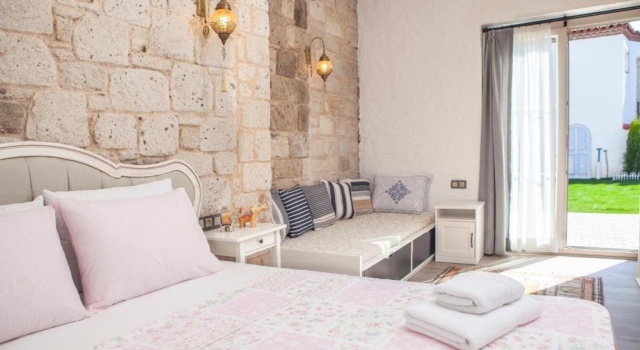 Трёхместный номер Standard с видом на бассейн Kybele Suites Alaçatı