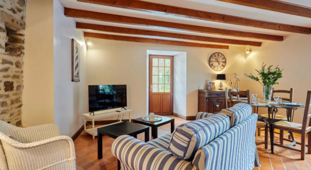 Holiday Home La Voisinière no-1 - SVY400, Book Hotel Hotels in Normandy with Parking, Parking
