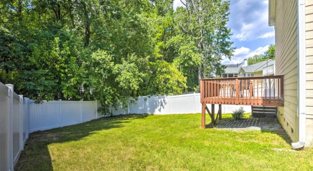 Коттедж с 3 комнатами Welcoming Abode w/ Yard ~ 1 Mi to Dtwn Apex!