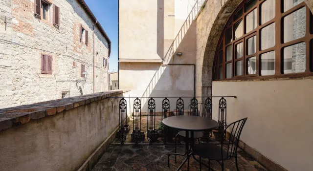 Mensano Old Town Apartment, Buchen Sie Ferienwohnung Casole dʼElsa Elsa-Tal