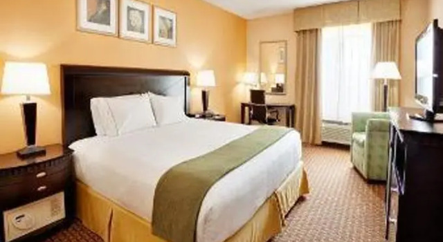 Holiday Inn Express East Windsor, Buchen Sie Hotel East Windsor Connecticut