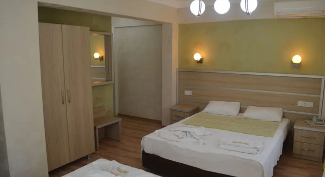 Трёхместный номер Standard с балконом Mostar Hotel