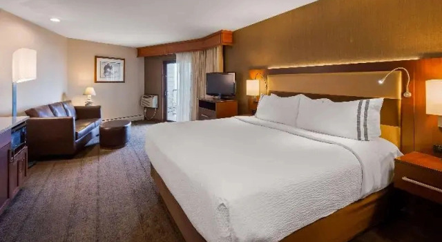 Люкс с частичным видом Best Western Plus Superior Inn & Suites