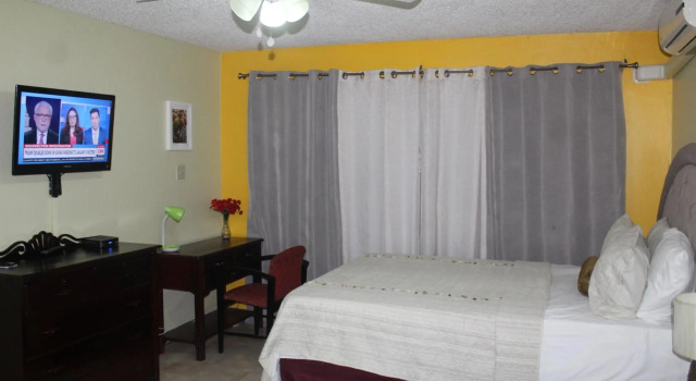 Comfy, Central & Elegant Studio New Kingston, Prenota Hotel Kingston Giamaica
