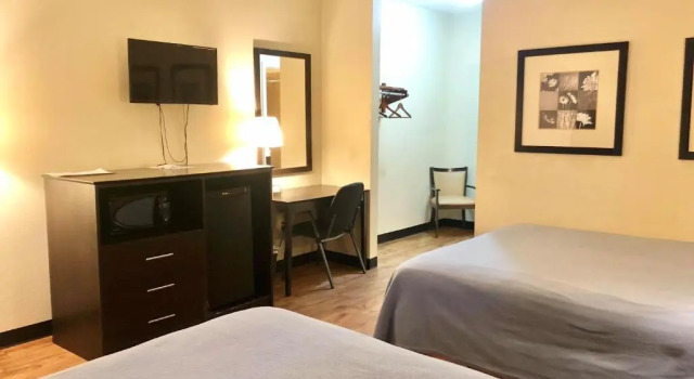 Четырёхместный номер Standard Airway Inn - IAH Airport