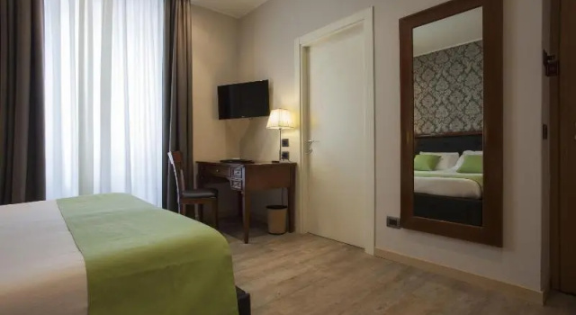 Одноместный номер Standard с балконом Hotel Astoria