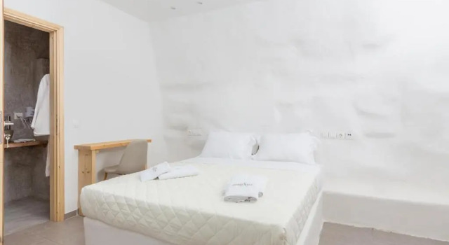 Двухместный номер с балконом Domotel Kea
