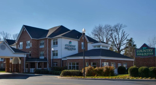 Country Inn & Suites Williamsburg, Book Hotel Williamsburg Virginia, nær Kaplan Arena